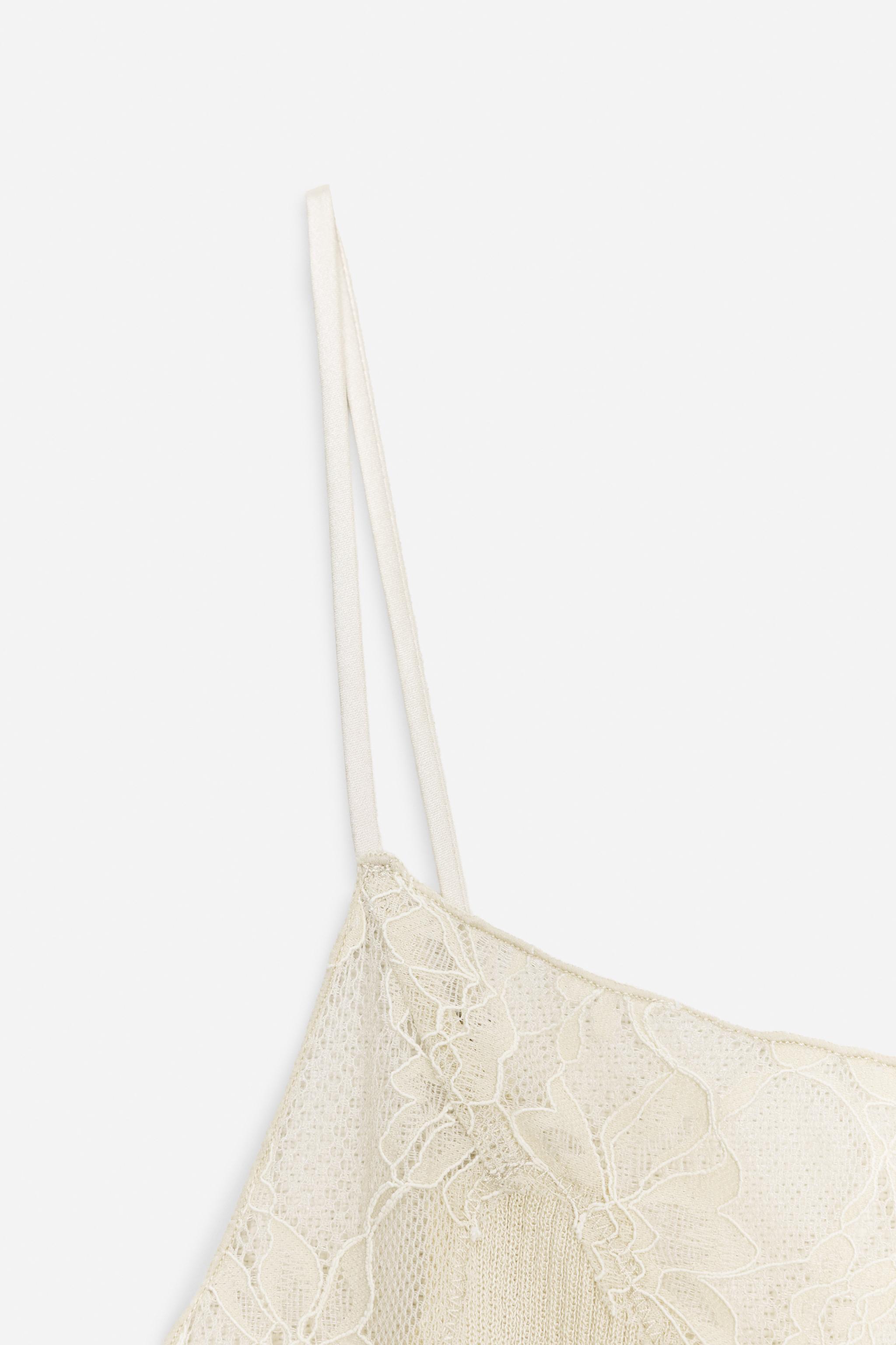 TOP EN DENTELLE SANS COUTURE